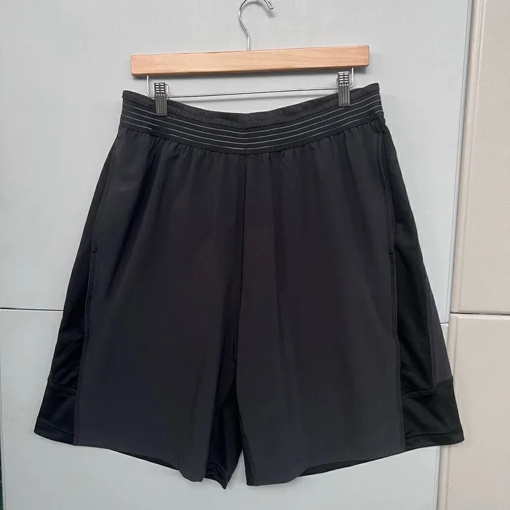 Nike Dri Fit Men Shorts size XL